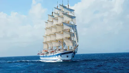 I januari 2027 kryssar vi i Karibien på världens största segelfartyg i bruk, den femmastade fullriggaren Royal Clipper. Det är en exklusiv resa, fartyget har bara plats för 227 passagerare och ombord blandas elegant, klassisk marin stil med glänsande mässing och mahogny med modern komfort.